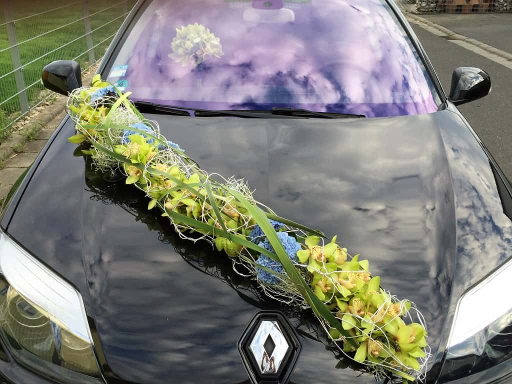 Girlande mit Aludraht, Orchideen und Hortensien