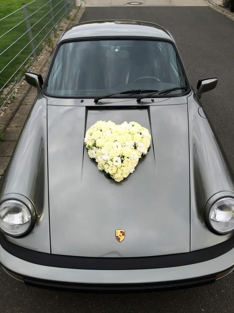 Herz aus weißen Rosen