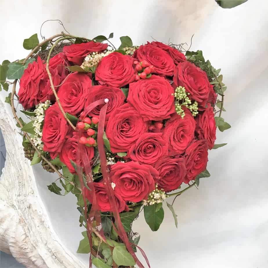 Rosa Herz Gesteck